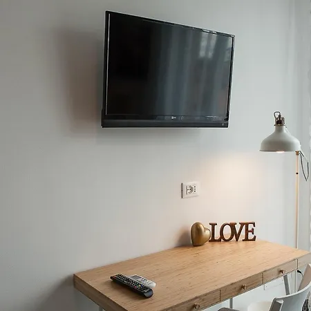 Apartment 21 *