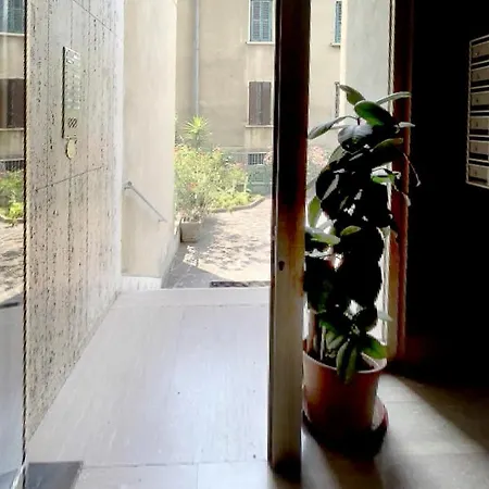 21 Apartment *