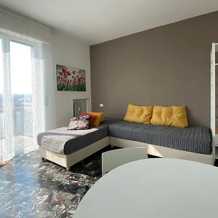 21 Apartment *